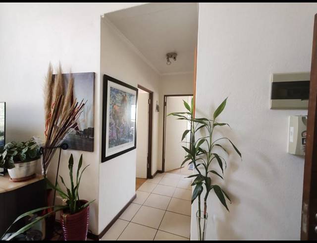 2 BEDROOM APARTMENT FOR SALE IN RANDBURG CENTRAL